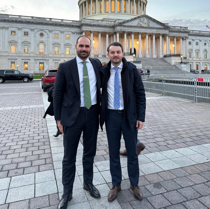 Eduardo Bolsonaro (PL-SP) e Guilherme Colombo trarão evento conservador para Santa Catarina