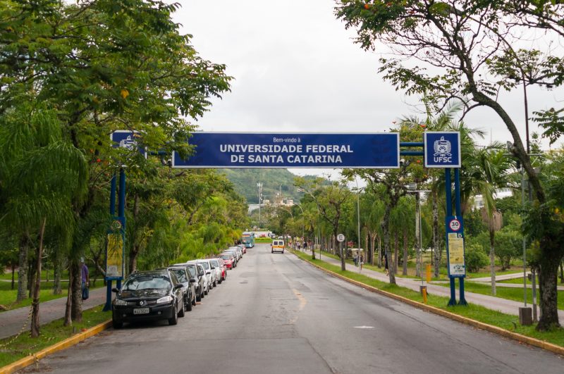 UFSC é eleita a 10ª melhor universidade da América Latina e Caribe em ranking internacional . Na imagem, a entrada da UFSC em Florianópolis