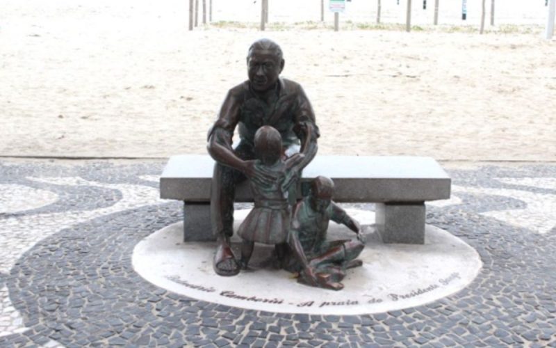 Estátua de João Goulart, em Balneário Camboriú
