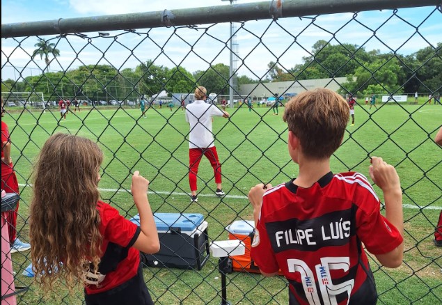 Filipe Luís como técnico do sub-17 do Flamengo