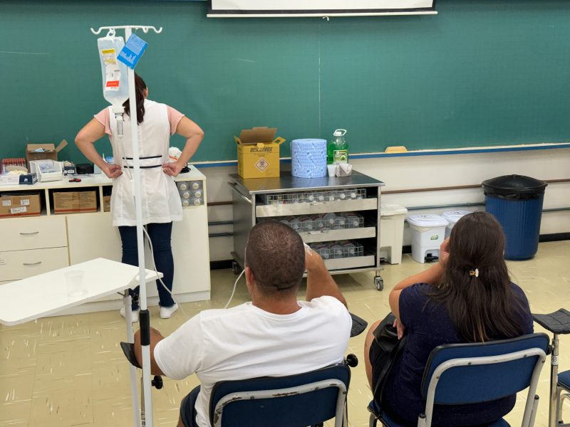 Pacientes s&atilde;o atendidos no Centro de Atendimento &agrave; Dengue&nbsp; – Foto: Mois&eacute;s Stuker/NDTV