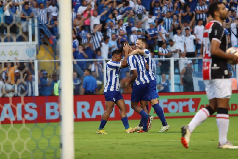 Avaí atropela o JEC e vai à semifinal do Catarinense 