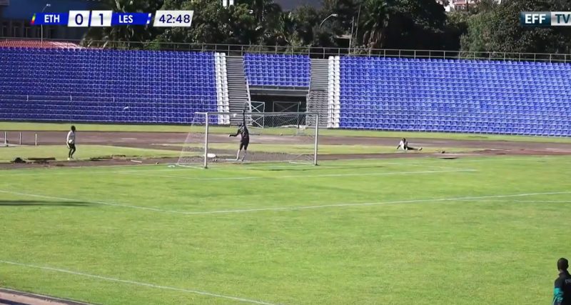 Chutaço de Moerane se transformou surpreendeu o goleiro rival