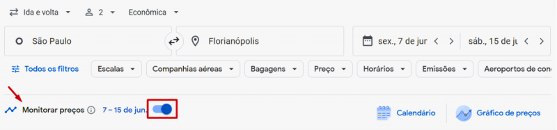 Print da tela do Google Flights e uma seta vermelha sinalizando onde o cliente pode escolher a opção de monitorar preços de passagens.
