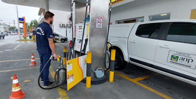 Preço da gasolina está 5% mais caro em Santa Catarina; combustível comum é vendido a R$ 6,90 no estado