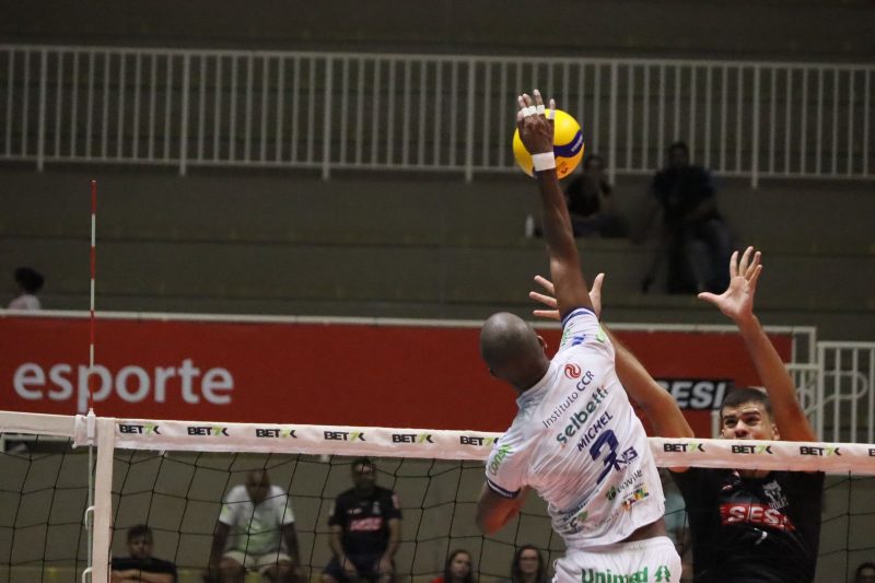 Joinville Vôlei diminuiu diferença para o quarto colocado