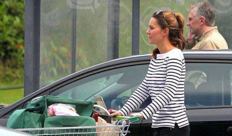 Kate Middleton em sua aparição no supermercado