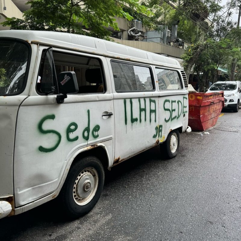 Kombi perdida de Daniel Erthal pelas ruas do Rio de Janeiro