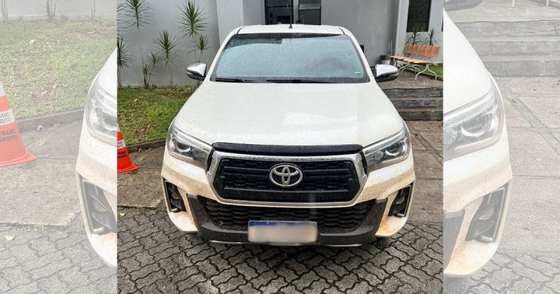 Um carro de luxo também foi apreendido após fiscalização da PRF e da PM que apreenderam 291 quilos de maconha