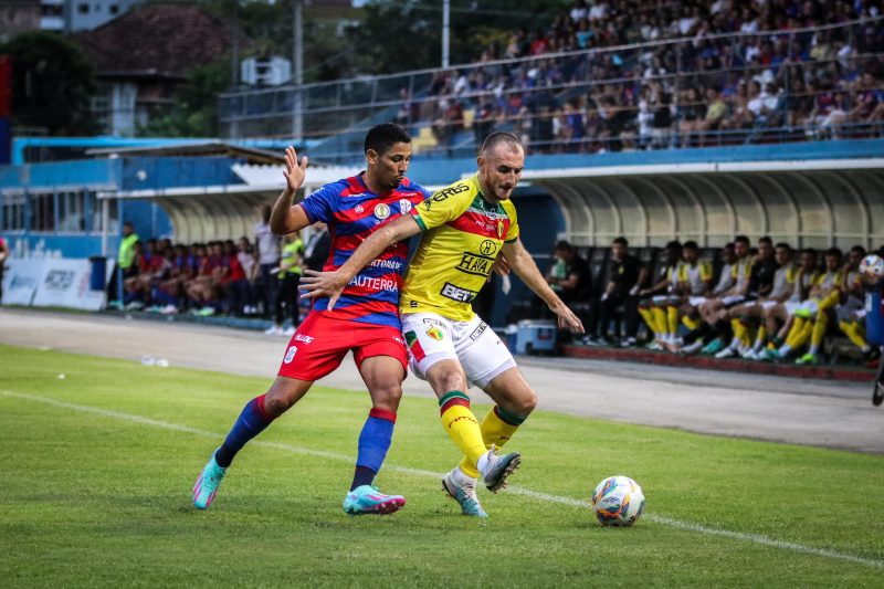Brusque vence nos pênaltis e vai às semis do Estadual 