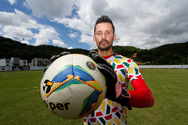 Matheus Nogueira vive grande fase no gol do Brusque – Foto: Leo Munhoz/ND