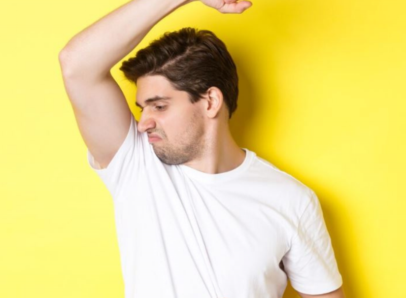 Em casos graves a cirurgia de lipoaspiração e curetagem é considerada