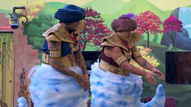 MC Bin Laden e Lucas Henrique fantasiados de gênios da lâmpada