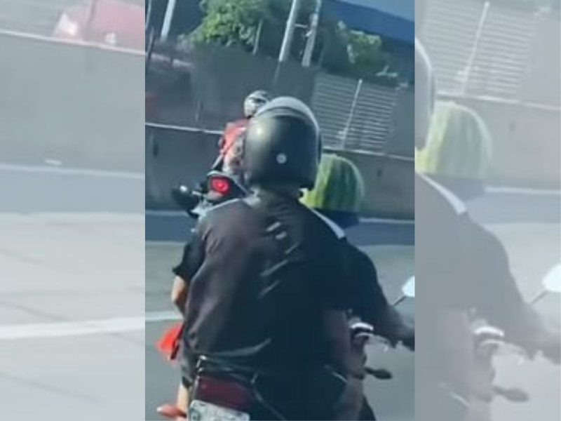 Imagem do motociclista com a melancia na cabeça viralizou nas redes sociais nesta terça-feira (19) 