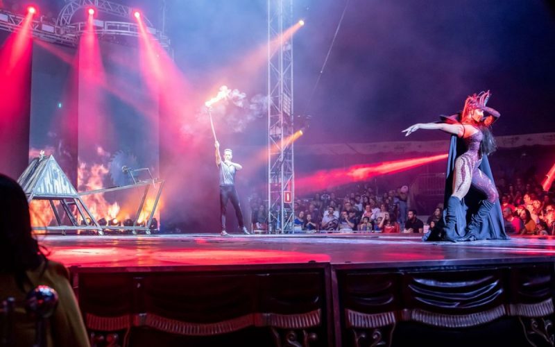 Apresentação do Mirage Circus, em Balneário Camboriú