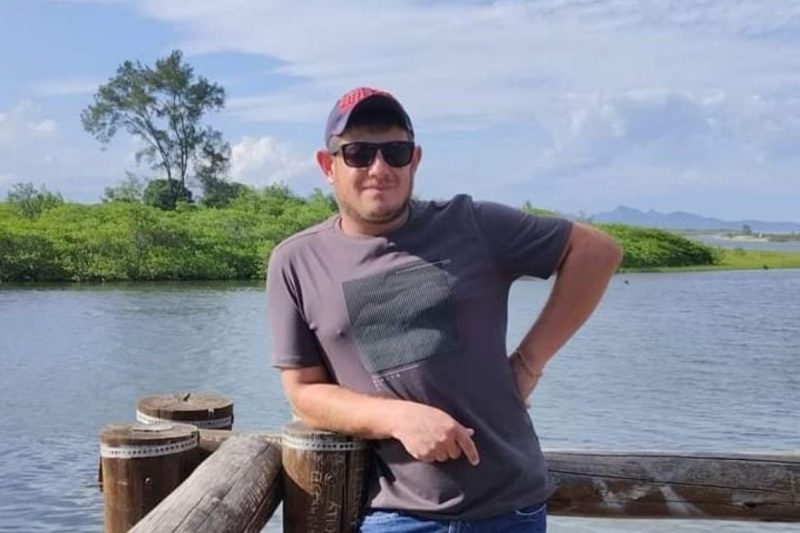 Vítima foi atingida pelos tiros dentro da conveniência do posto 