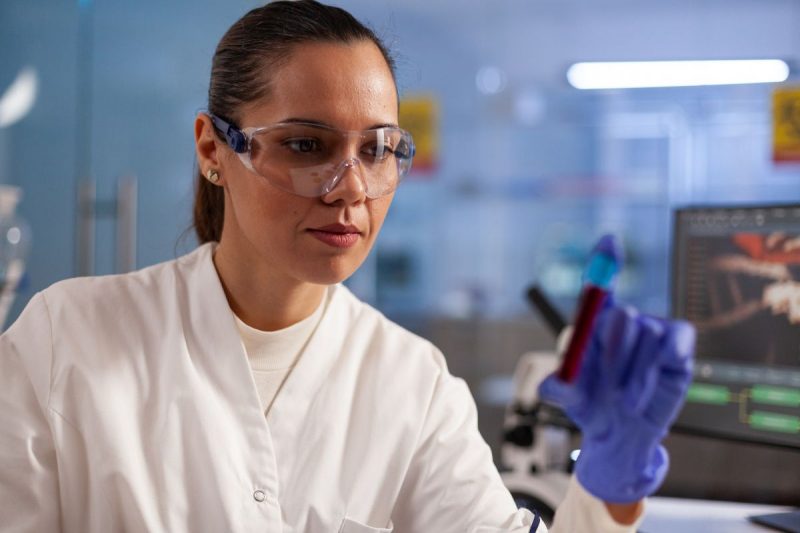 Mulheres cientista em laboratório