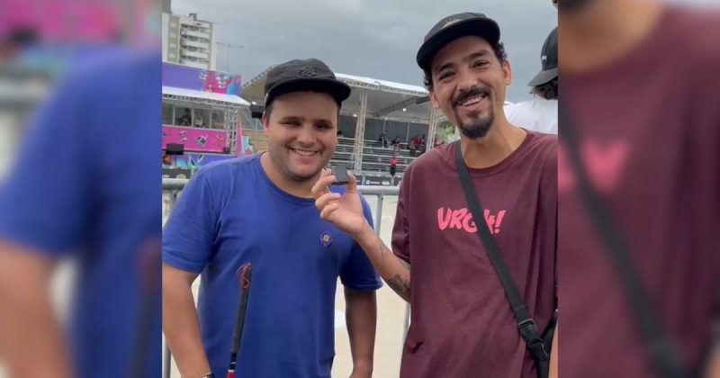 Nando, skatista cego, e Leo, seu instrutor técnico, no STU National Criciúma