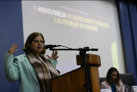 Ministra Cida Gonçalves durante o lançamento do programa contra feminicídio 