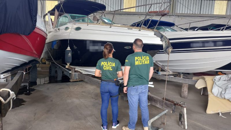 Foram apreendidos um carro de luxo, duas embarca&ccedil;&otilde;es e uma moto aqu&aacute;tica – Foto: MPSC/Divulga&ccedil;&atilde;o/ND