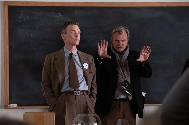 Cillian Murphy (à esq.) e o diretor Christopher Nolan no set de "Oppenheimer"