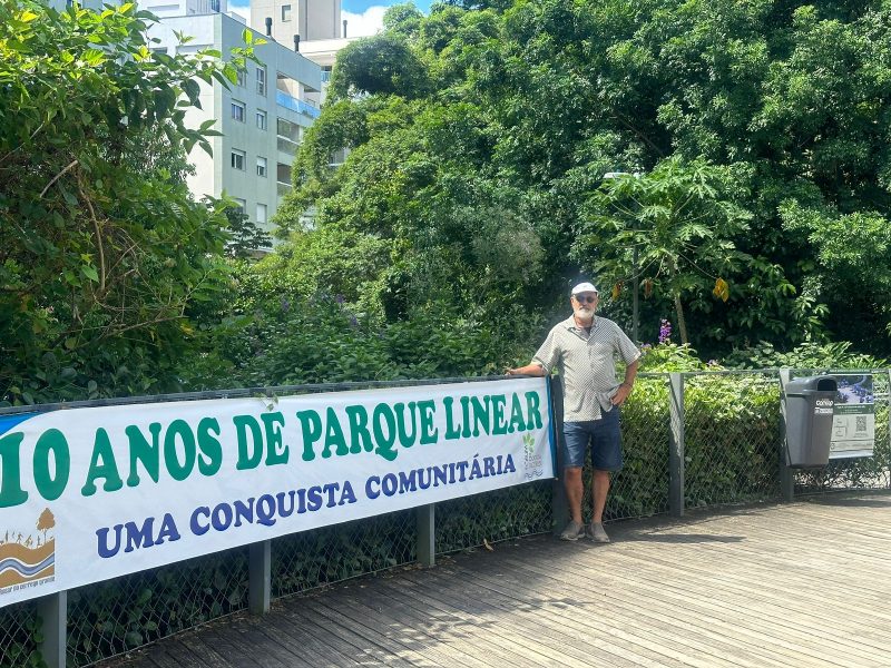 Arquiteto e morador da região, César Floriano dos Santos comemora a primeira década do parque que ele ajudou a criar. &#8211; Foto: Giovana Kindlein/Especial para o ND
