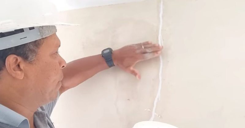 Aprenda o passo a passo para resolver problema de trincas na parede – Foto: Reprodu&ccedil;&atilde;o/YouTube/ND