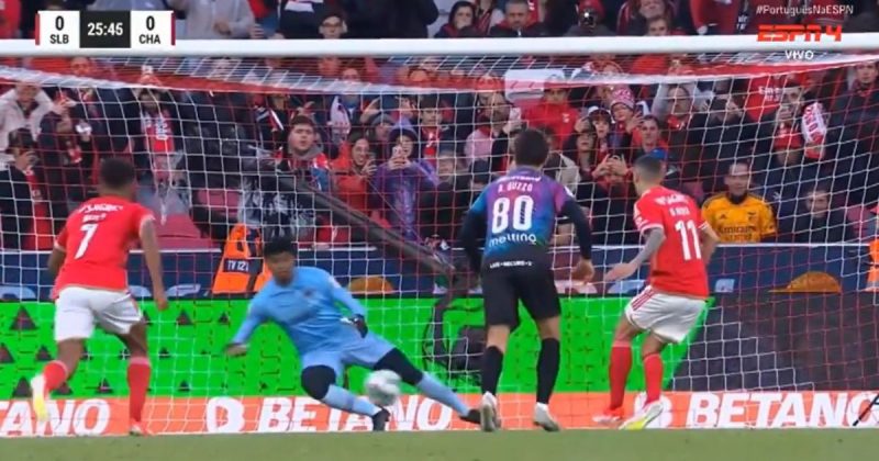 Ex-goleiro do Flamengo, Hugo Neneca pega pênalti de Di Maria