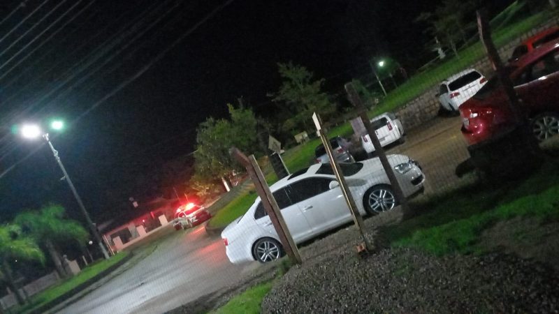 Caso aconteceu na última quinta-feira (7), em frente ao Instituto Federal Catarinense; adolescente teria tentado entrar na instituição com uma faca 