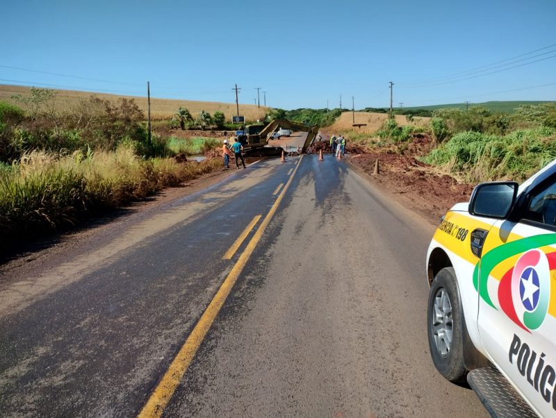 Um trecho da SC-480 está interrompido para obras na rodovia. 