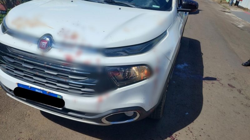 homem estava em carro ensanguentado por facadas