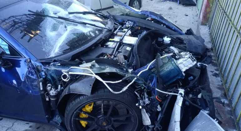 Passageiro do Porsche foi socorrido a um hospital particular da região