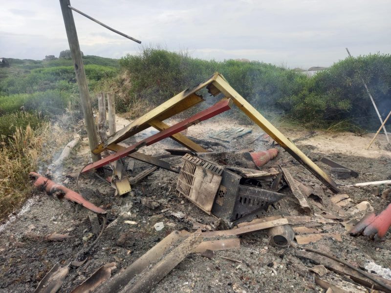Posto guarda-vidas na praia da Galheta ficou completamente destruído