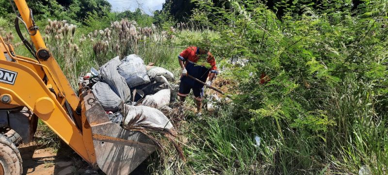 Equipe de saúde visitando imóveis em ação contra dengue em Penha