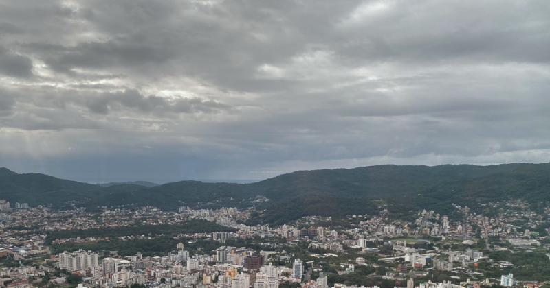 Imagem do Morro da Cruz para matéria sobre tempo em Santa Catarina