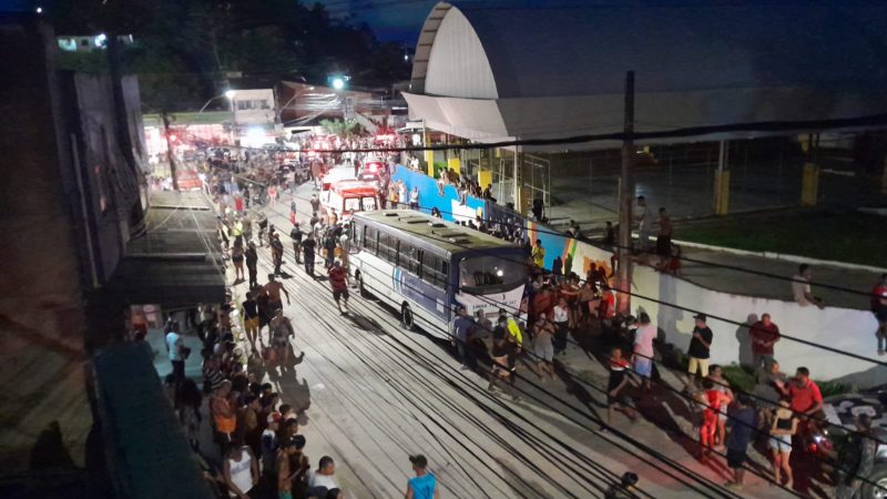 Micro-ônibus deixa quatro mortos em atropelamento durante procissão em PE