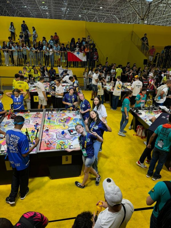 As estudantes integram a &uacute;nica institui&ccedil;&atilde;o p&uacute;blica de ensino de Santa Catarina a se classificar para a etapa nacional do Torneio de Rob&oacute;tica da First Lego League – Foto: Arquivo pessoal/Reprodu&ccedil;&atilde;o ND