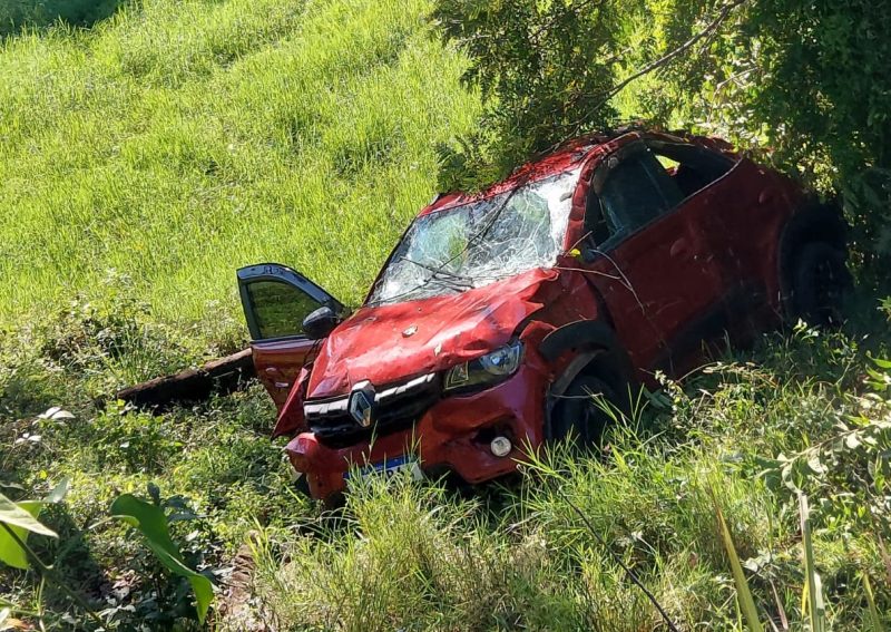 Carro saiu da pista