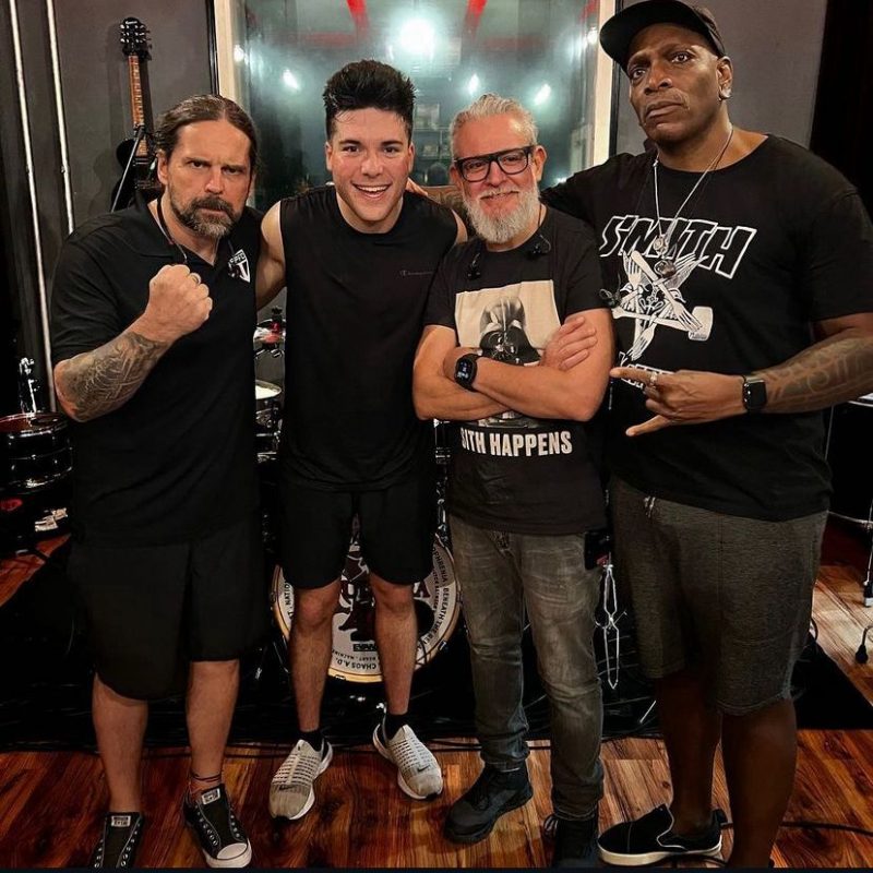 Sepultura na forma&ccedil;&atilde;o da “Celebrating Life Through Death”: Andreas Kisser, Greyson Nekrutman, Paulo Jr. e Derrick Green. Banda se apresenta no dia 23/03, na Arena Opus, em S&atilde;o Jos&eacute; – Foto: instagram @sepultura/Divulga&ccedil;&atilde;o