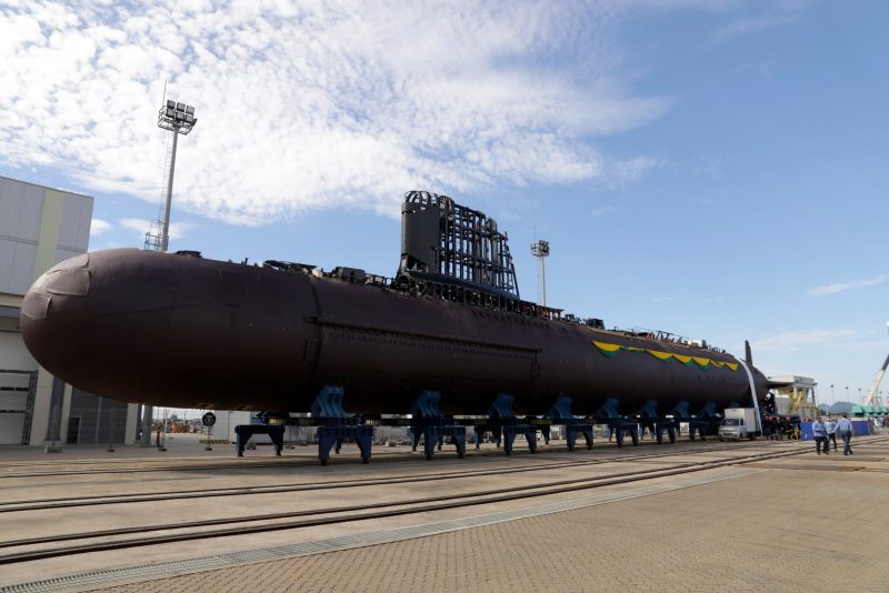 Submarino Tonelero tem 71 m de comprimento e um deslocamento submerso de 1.870 toneladas, quatro motores a diesel e um elétrico