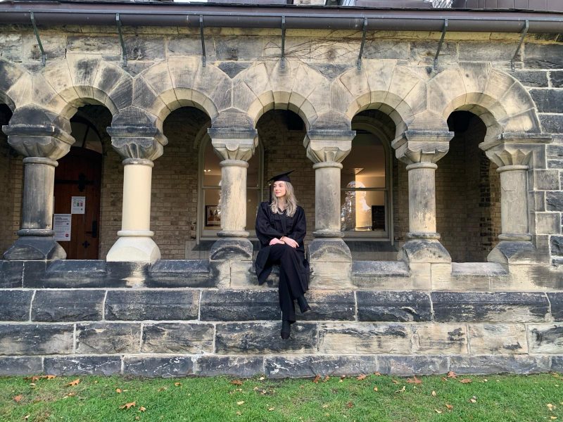 A pesquisadora Victoria Oldemburgo de Mello em sua formatura do mestrado, em que estudou efeitos do Twitter