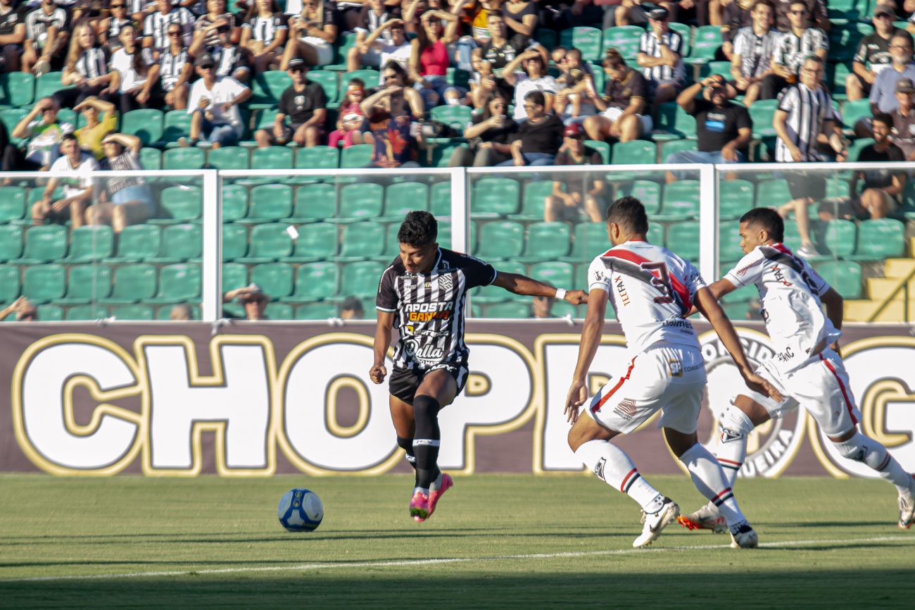 Alisson marcou o gol no fim do primeiro tempo - Patrick Floriani/FFC/ND