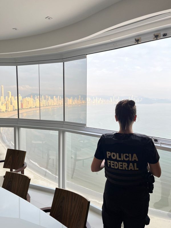 No total, a investiga&ccedil;&atilde;o identificou quase R$ 30 milh&otilde;es em bens ocultados. – Foto: Pol&iacute;cia Federal