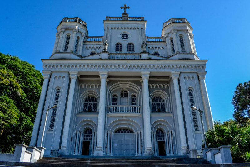 A rota contempla mais de 20 km em meio à belas paisagens e arquiteturas históricas 