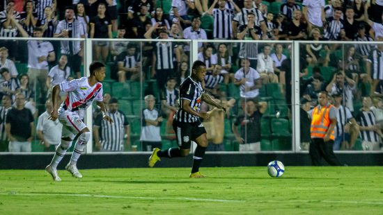 VÍDEO: Atacante do Figueirense domina a bola &#8216;a la Ronaldinho&#8217; e levanta o estádio