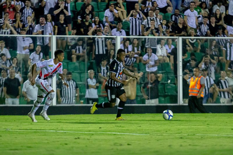 Atacante Bruno Michel do Figueirense