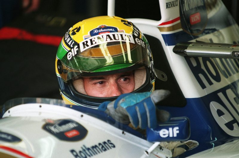 imagem de Ayrton Senna em carro da Fórmula 1