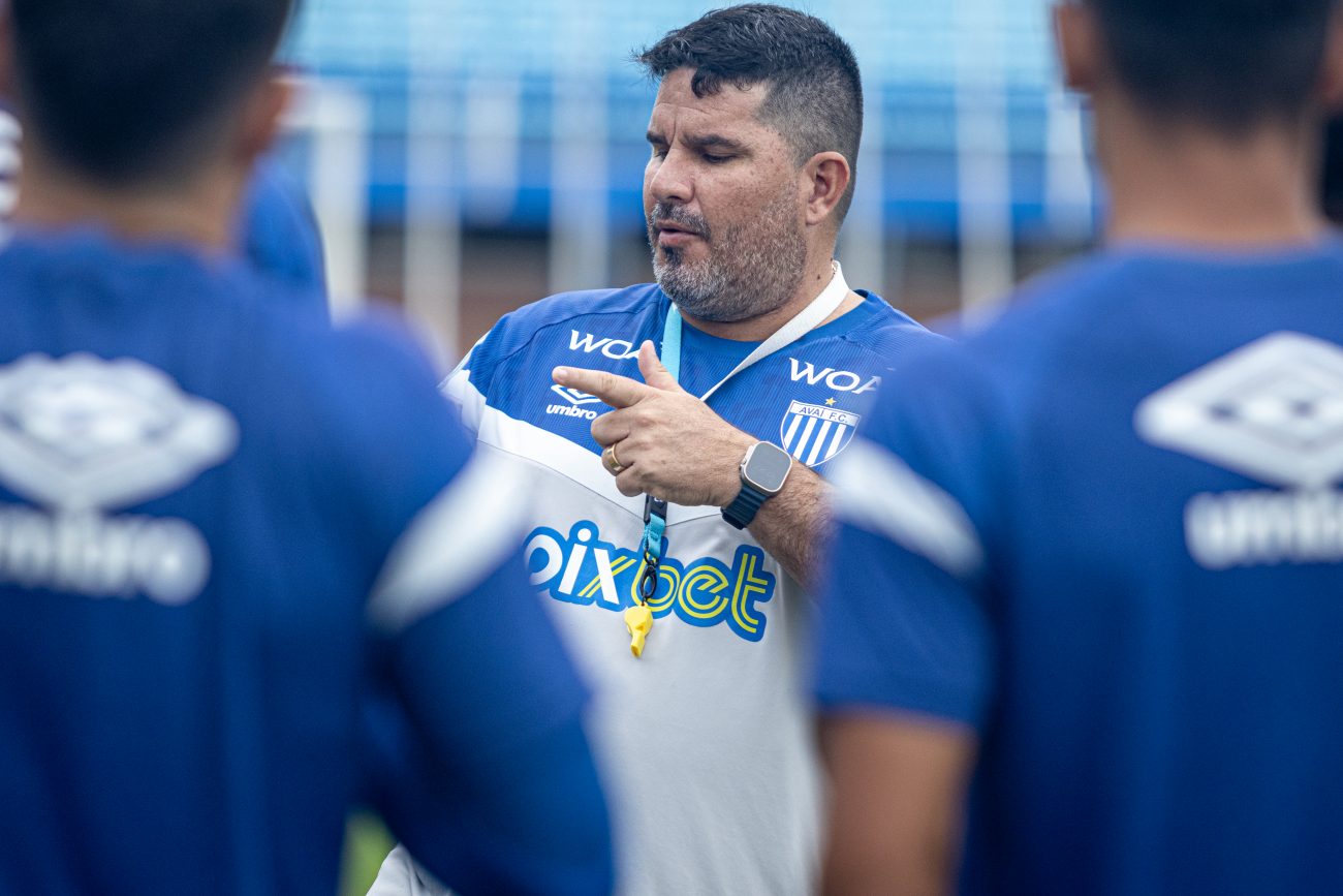 Eduardo Barroca quando comandava o Avaí, hoje está no CRB