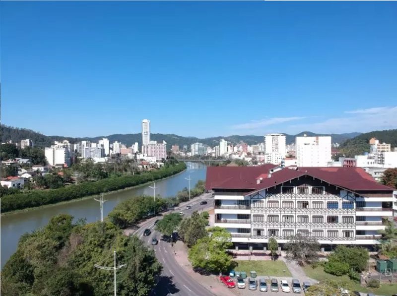 Agenda dos candidatos a prefeito de Blumenau: Prefeitura Municipal vista do alto durante o dia