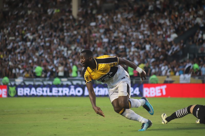 Bolasie, do Criciúma, comemora gol contra o Vasco